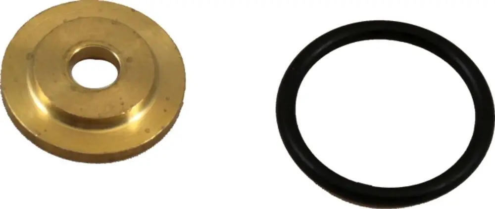 Zwei Bauteile von Wolf: eine Metallplatte mit zentralem Loch und ein schwarzer O-Ring, die in Heizungsanlagen verwendet werden.